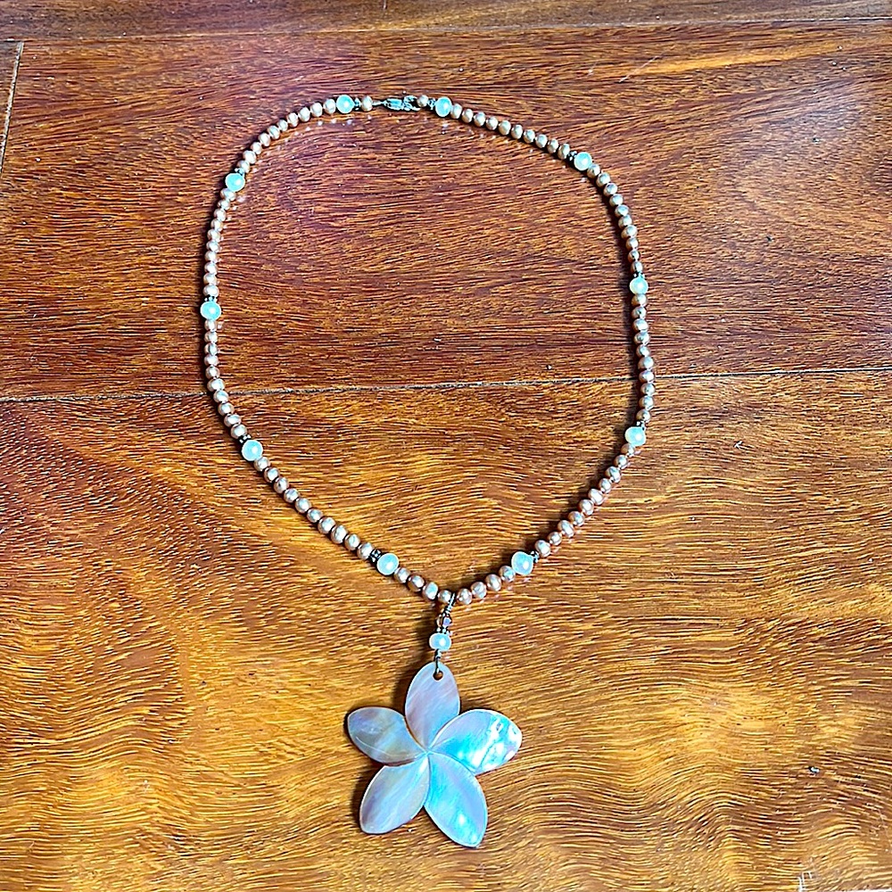 Mother of Pearl flower & fresh water Pearl necklace